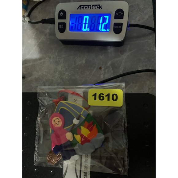 2016 Ornament Central Christmas Tree Hanger Campfire Girl Roasting Marshmallow - Picture 6 of 6